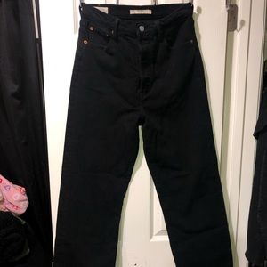 Black Levi’s ribcage jeans